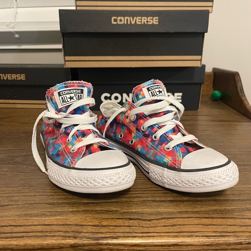 Digital print low top converse size 3
